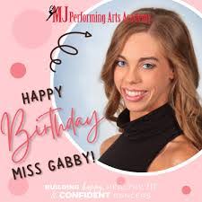 Kerri Goodson's Instagram, Twitter & Facebook