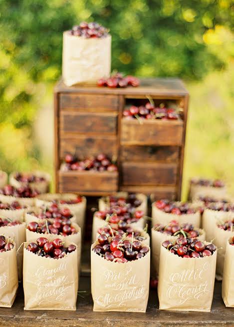 8 Fun & Refreshing Summer Wedding Favor Ideas - Wilkie