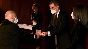 Check spelling or type a new query. El Presidente De Diariocritico Constantino Mediavilla Recibe De Manos De Los Reyes El Premio Apm Al Periodista Especializado En Madrid 2019 Diariocritico Com