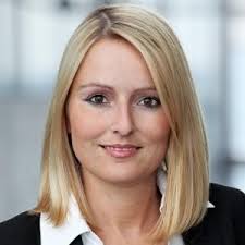 Before & after: exactly ten years ago I started my internship in HR at  Deutsche Börse. Best decision ever! It has been a great adventure, I have  met the best colleagues and