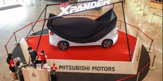 Oiyaa tenaga kerja indonesia yang kerja di malaysia itu di hargain lebih tinggi dan lebih disukai loh gan salah satunya karena faktor budaya dan bahasa yang sama dengan malaysia. Perbedaan Mitsubishi Xpander Versi Malaysia Dan Indonesia Carmudi