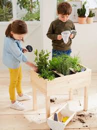 6 Idees Pour Amenager Un Coin Pour Les Enfants Dans Le Jardin Carre Potager Bois Potager Bois Carre Potager