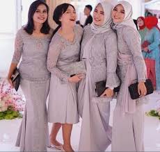Bahan ini jelas sering digunakan untuk desain baju kondangan lantaran dapat memberikan kesan elegan dan berkelas. 160 Ide Baju Pesta Model Baju Wanita Pakaian Wanita Model Pakaian Wanita