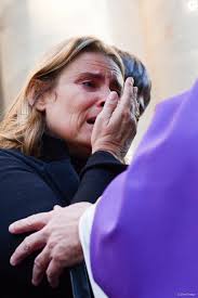 Marie laforêt est décédée à l'âge de 80 ans en suisse, où elle résidait depuis 1978, entourée des siens. Lisa Azuelos Fille De Marie Laforet Sorties Des Obseques De Marie Laforet En L Eglise Saint Eustache A Paris Le 7 Novembre 2019 Purepeople