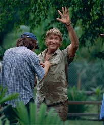Steve irwin was born in 1962 to parents lyn and bob irwin, who were animal naturalists. File The Late Crocodile Hunter Steve Irwin After Playing With Dingos 10248657575 Jpg Wikipedia