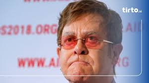 Elton John Bawa Pulang Piala Oscar 2020 Berkat Film 'Rocketman'