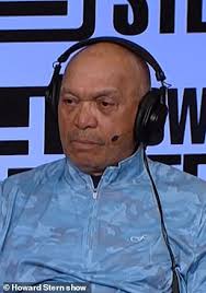 Howard Stern gets Reggie Jackson to admit to womanizing in his playing  days: 'I cheated a lot'