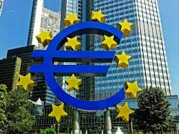 Die leitzinsen verbleiben bei 0,00 prozent und der strafzins für die einlagerung von geld durch geschäftsbanken bei 0,4 prozent. Ezb Leitzinsen Auswirkungen Der Geldpolitik Auf Kredite Aktien Und Ihren Nachsten Urlaub Online Zinsenvergleich