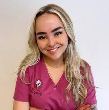 Iris Rose's Instagram, Twitter & Facebook