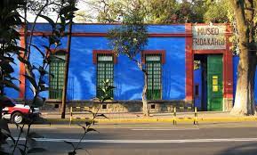 Coyoacán is a municipality of mexico city and the former village that is now the borough's historic center. Mexiko Stadt Frida Kahlo Museum Coyoacan Und Xochimilco Getyourguide
