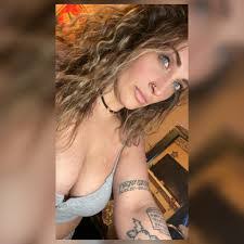 Ashleigh Patton's Instagram, Twitter & Facebook