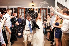 Obwohl die mehrheit der menschen in dicht besiedelten städten lebt, beobachten wir steigende raten von einsamkeit, depression und isolation. Back Porch Off The Great Hall Exit Picture Of Hoffman Haus Fredericksburg Tripadvisor