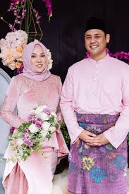 18 tahun (2016) asal : Shila Amzah Is Engaged To Sweetheart Haris Elias