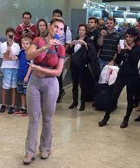 'chega de ser crente feia' na legenda da publicação, ela escreveu que o marido autorizou a sessão de fotos e que estava a acompanhando no dia Who Cares On Twitter Body Paint Folhanacopa Andressa Urach Http T Co Ebhxciwtph Http T Co Rl9rvjudik