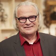 Horst lichter, seine experten und händler präsentieren und kommentieren ihre lieblingsstücke aus den vergangenen sendungen. Der Druck Ist Enorm Bares Fur Rares Experten Verraten Show Details Stern De