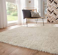 Laissez Vous Seduire Par La Douceur De La Gamme Cocoon Des Tapis Microfibres Tres Confortables Au Toucher Ultra Doux On L Tapis Blanc Tapis Tapis Castorama