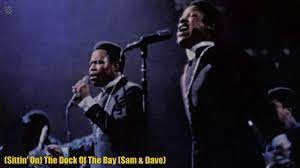 Sittin' in the mornin' sun i'll be sittin' when the evenin' come watching the ships roll in and then i watch 'em roll away again, yeahi'm sittin' on the. Sittin On The Dock Of The Bay Sam Dave Hq Youtube
