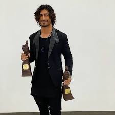 Vidyut jamwal intense martial arts stunts training video. Exclusive Vidyut Jammwal On Receiving The Action Awards From His Idol Jackie Chan It Was Amazing To Be Acknowledged By The Best In The World Hindi Movie News Times Of India