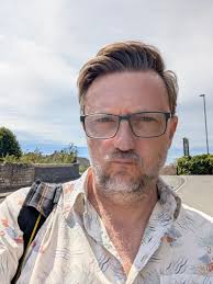 Bonjour once more LinkedIn! I see little has changed! So I took some time  off from the socials as they do my head in a bit, tbh. And yes, I feel  better