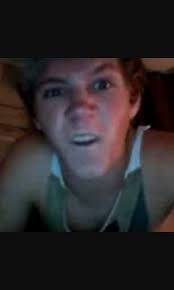 I just like louis and harry's faces and poses!!. Pict 1d Funny Face Niall Funny Twitter