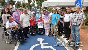 Seperti yang kita tahu, di pusat beli belah, kawasan awam dan sebagainya, orang ramai sesuka hati menggunakan tempat letak kereta oku untuk kegunaan sendiri. Jangan Guna Kemudahan Asas Untuk Golongan Oku Fatimah Utusan Borneo Online