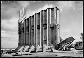 Notre Dame De Royan Guillaume Gillet Marc Hebrard 1958 Royan France Brutalist Architecture Classic Architecture Sacred Architecture
