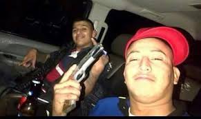 Los talibanes, que llegaron a las puertas de kabul, capital de afganistán, al tiempo que el en 1994, el movimiento de los talibanes (estudiantes en religión) apareció en afganistán, un país devastado. El Cartel Del Golfo Desafia A El Chapo Guzman Diario La Prensa