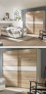 Schwebeturenschrank Holz Schlafzimmerschrank Mit Weissen Details Kleiderschrank Fur Schlafzimmer Schwebeturenschrank Schlafzimmer Set Haus