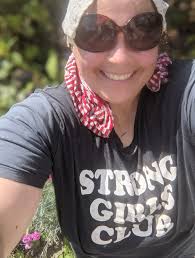 Billy Bob... however do you keep cool chasing grasses in this heat 😹...  it's a constant battle here in our garden... all best Yang 🐾☀️🐾