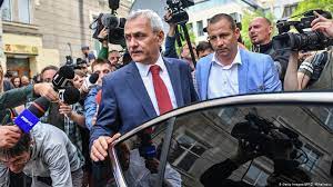 Liviu dragnea încearcă să scape de pușcărie după ce a fost condamnat definitiv la trei ani și jumătate de închisoare pentru instigare la abuz în serviciu în dosarul penal al angajărilor fictive de la direcția de asistență socială teleorman. Liviu Dragnea Condamnat Definitiv La Trei Ani Èi JumÄtate De Inchisoare Romania Dw 27 05 2019