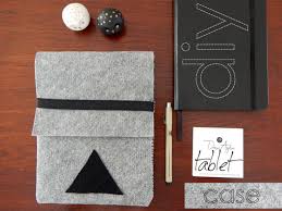 This is made from an old book, elastic, felt, and glue. 14 Stylish Diy Tablet Sleeves Cases And Covers Shelterness