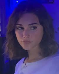 Самые новые твиты от valeria borgese (@valeriaborgese): Gigi Borgese On Instagram Enjoy Me Playing The Piano Girl Short Hair Aesthetic Hair Girl With Brown Hair