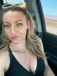 Good Afternoon l am looking for out-going ladies between the age of 25 to  35 l would love to go out have breakfast, lunch or dinner dates, ice-cream  dates ....affordable places encouraging