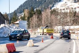 Der schweizer grenzwacht kommt dies nicht ungelegen. Coronavirus Was Tut Sich An Der Grenze In Sillian Dolomitenstadt At