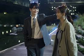 Infinite S L And Go Ara Are Playful Co Stars Behind The Scenes Of Miss Hammurabi Soompi Go Ara Myungsoo Kim Myung Soo