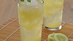 Minuman yang disajikan pun beragam, biasanya sih teh manis hangat, air putih, atau sirup. Resep Es Timun Serut Mudah Dibuat Lebih Segar Ditambah Selasih Tribun Ternate