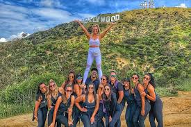 The hollywood sign is one of la's most famous landmarks and is one of the most recognized landmarks in the world. Hollywood Zeichen Gehen Sie Nach Oben Los Angeles 2021