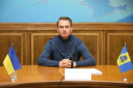 Sexy Ukrainian shows off voluptuous figure