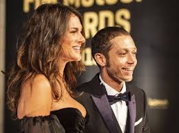 My father was a motocross rider and had finished 4th in the world championship. Rossi Uber Nachwuchs Meine Freundin Ist Zum Gluck Noch Recht Jung Gaskrank Magazin