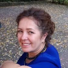 В Україні, як і в багатьох інших країнах, дозволено в певних випадках  комбінувати різні вакцини проти COVID-19. Звичайно, найкраще  використовувати одну й ту саму вакцину як для першого, так і для другого