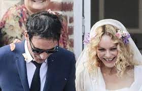 According to a report, the couple married in a small. Premier Vanessa Paradis Et Samuel Benchetrit Facebook