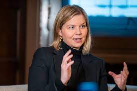 Noe kan kunnskapsminister guri melby (v) avklarer allerede nå så er det en del elever på yrkesfag som må ha eksamen for å komme seg videre. Avlys Muntlig Eksamen Guri Melby
