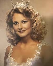 Sonya Bean's Instagram, Twitter & Facebook