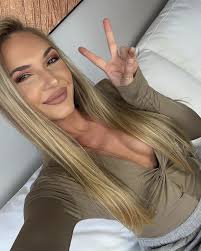 Jacquelyn Hahn (@jacquelynlauren97) • Threads, di' la tua