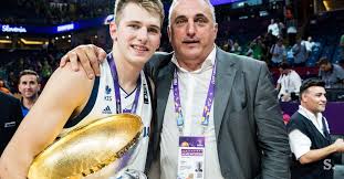 Luka's mother, mirjam poterbin, is quite beautiful, which fans are now finding out. The Dust Around Doncic S Doncic His Father And His Signature On The Contract Rose Well