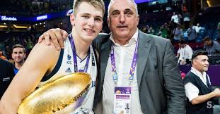 Na prvem mestu je luka doncic mom age oziroma poizvedba o starosti mirjam poterbin, na drugem mestu skoraj enak iskalni izraz mirjam poterbin age. The Dust Around Doncic S Doncic His Father And His Signature On The Contract Rose Well