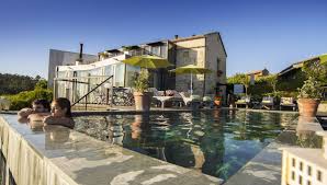 Tiene una situación privilegiada en el norte de galicia, en lugo a tan solo 5 km de o vicedo, al lado del río sor, bien conocido por los amantes de la pesca. 12 Hoteles En Galicia Con Encanto Casas Rurales Turismos Galici