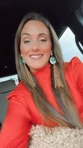 Kara Parnell's Instagram, Twitter & Facebook