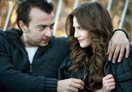 Leyla ile mecnun'un yeni bölümlerinin yaz aylarında çekilmeye başlanacağı söyleniyor. Leyla And Mecnun Tv Series 2011 2021 Imdb