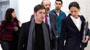 Información de los famosos de argentina y el mundo. Intentaron Agredir A Axel Kicillof Cuando Dejaba A Su Hijo En El Colegio La 97 Radio Fueguina
